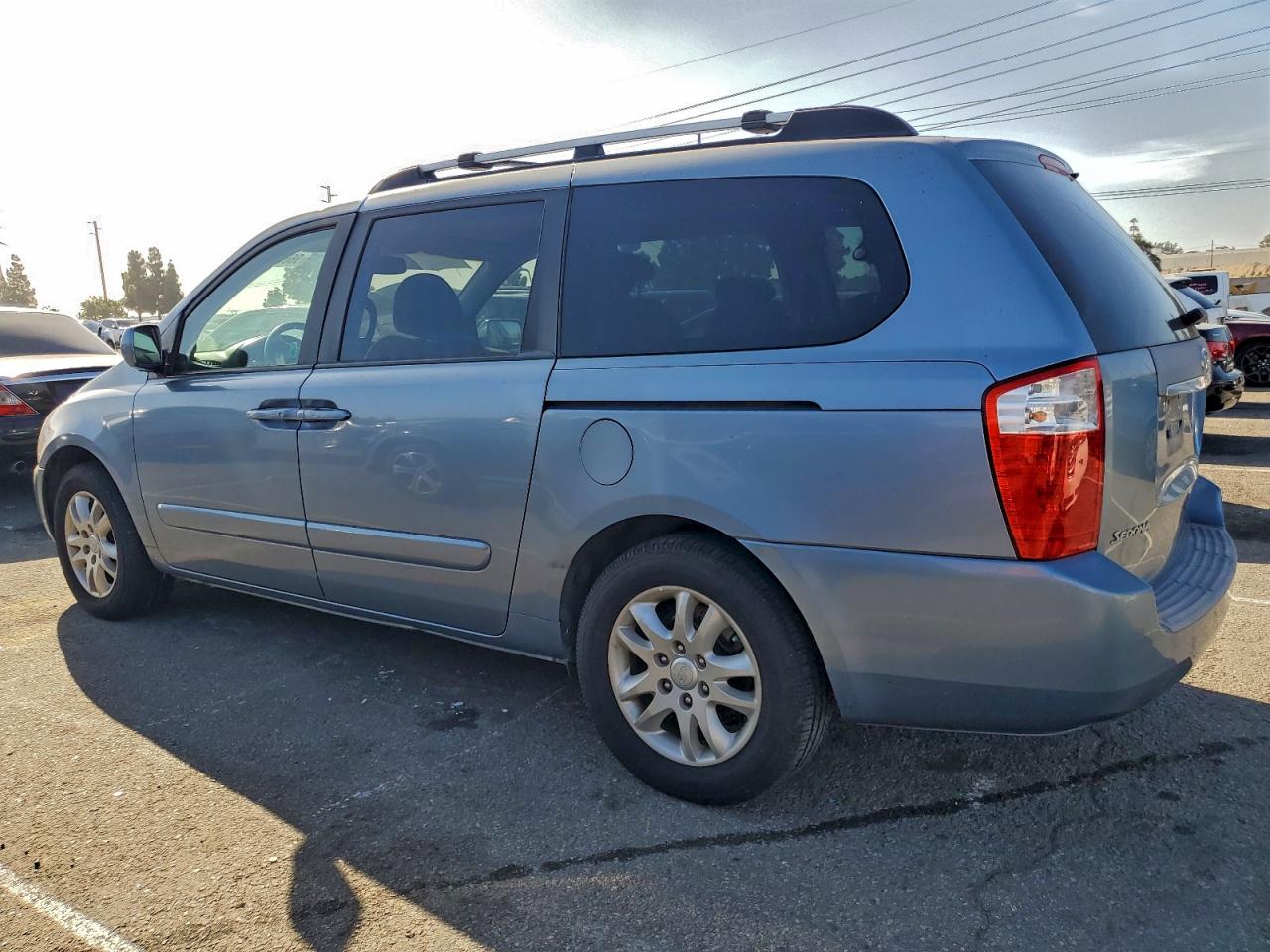 2008 KIA SEDONA EX photo 2