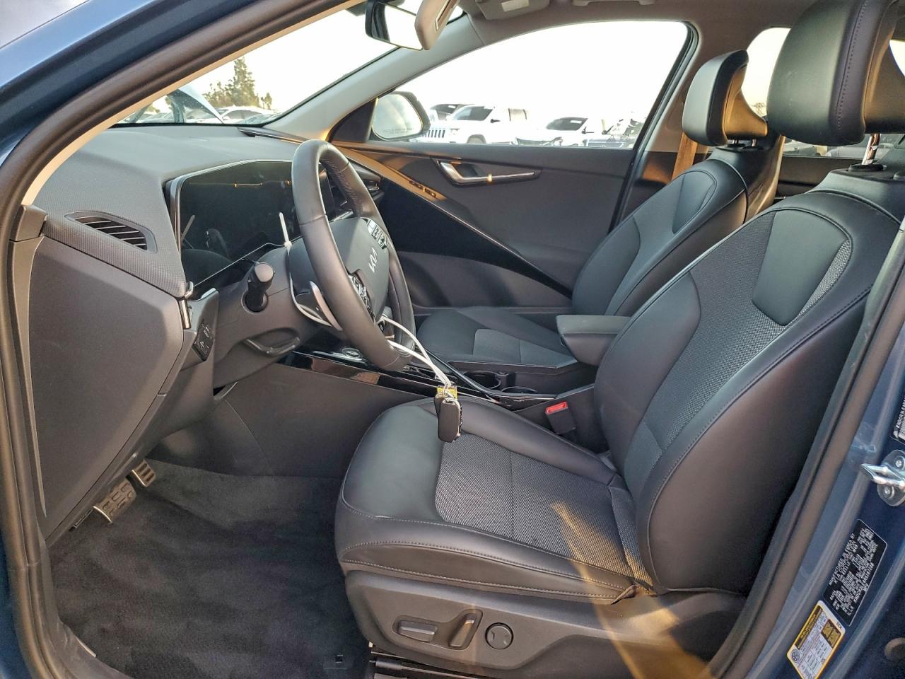 2024 KIA NIRO EX photo 7