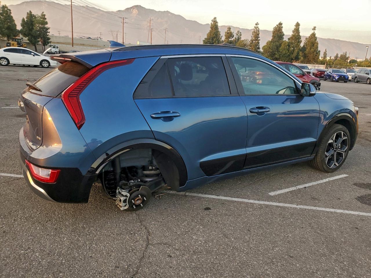 2024 KIA NIRO EX photo 3