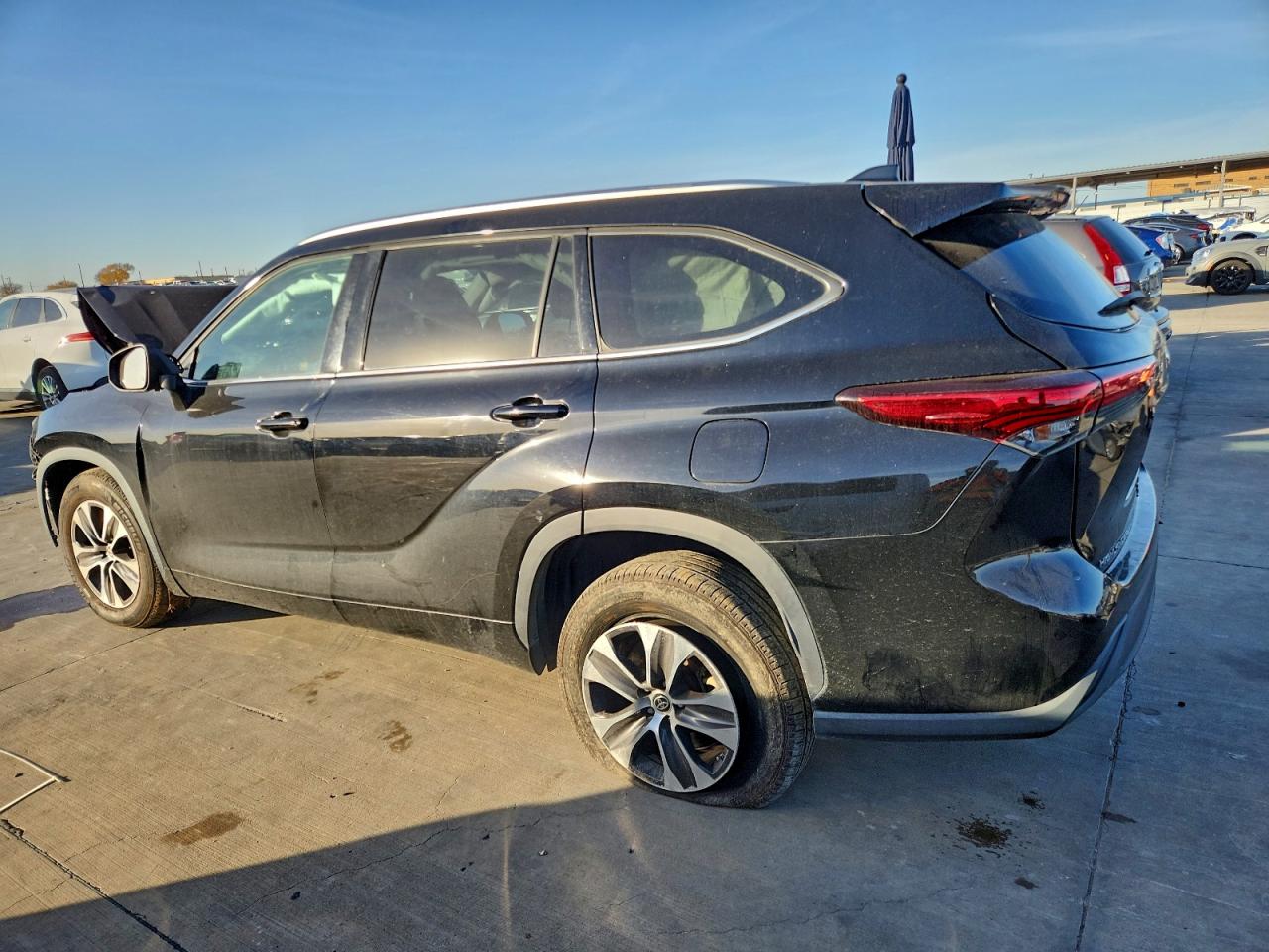 2020 TOYOTA HIGHLANDER XLE photo 2