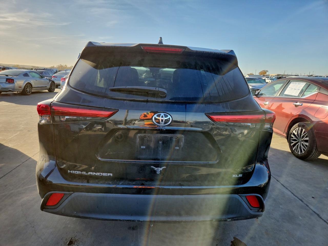 2020 TOYOTA HIGHLANDER XLE photo 6