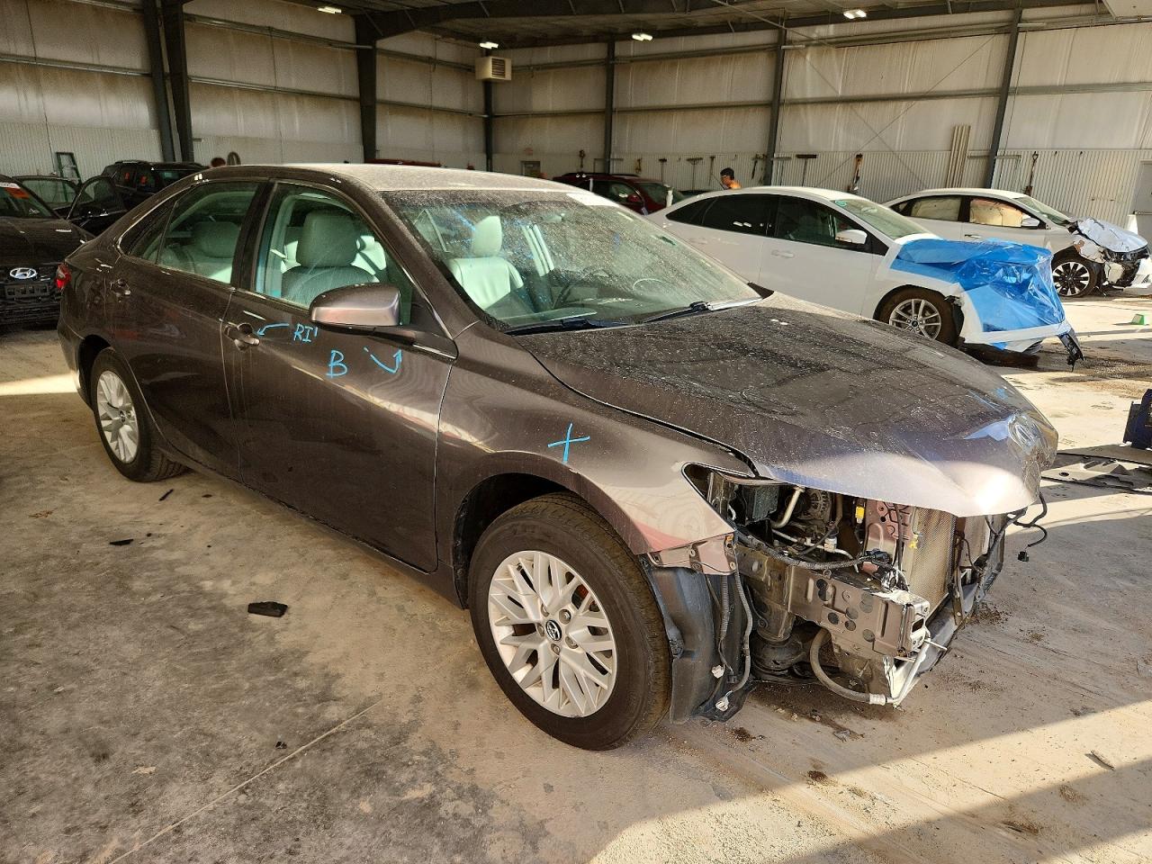 2016 TOYOTA CAMRY LE photo 4