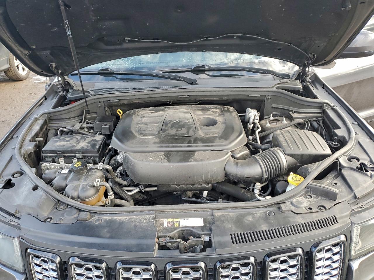 2019 JEEP GRAND CHEROKEE LAREDO photo 12