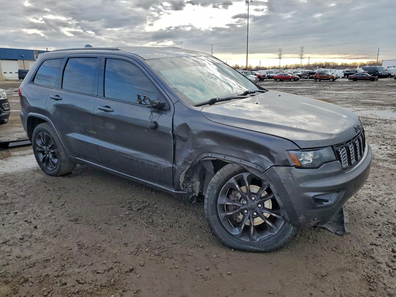 2019 JEEP GRAND CHEROKEE LAREDO photo 4