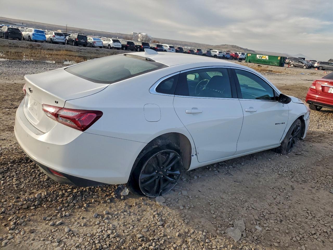 2021 CHEVROLET MALIBU LT photo 3