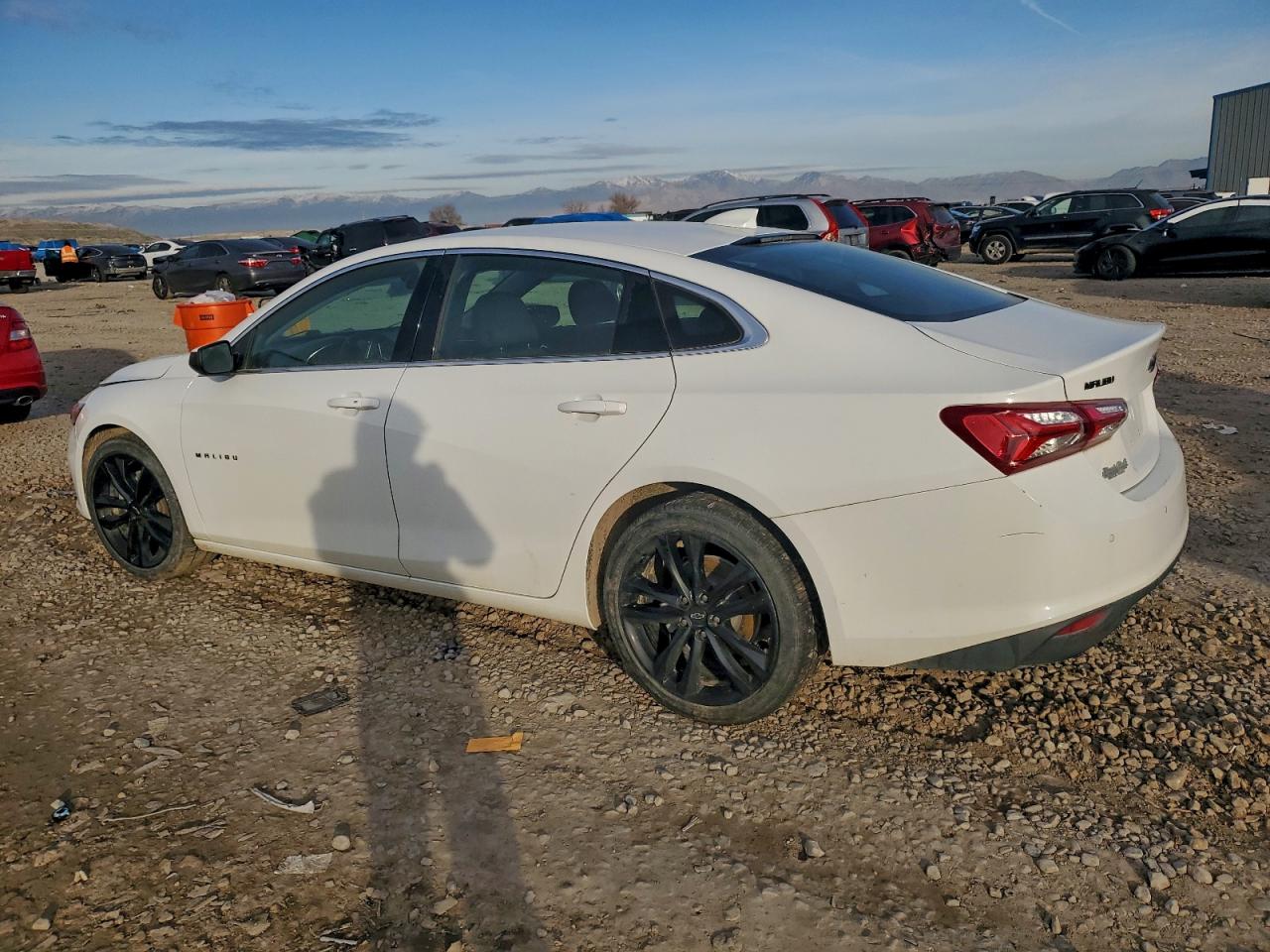 2021 CHEVROLET MALIBU LT photo 2