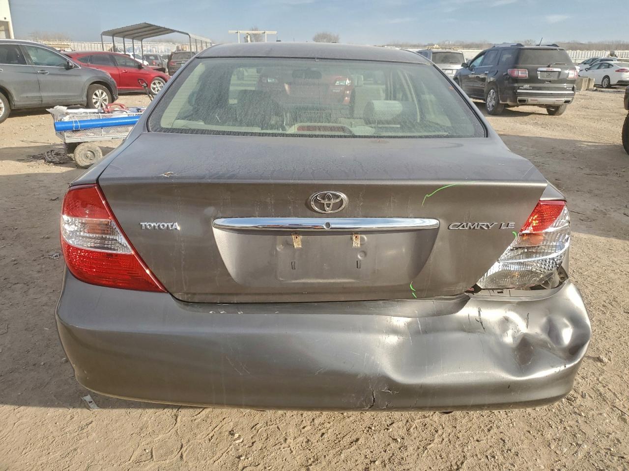 2004 TOYOTA CAMRY LE photo 6