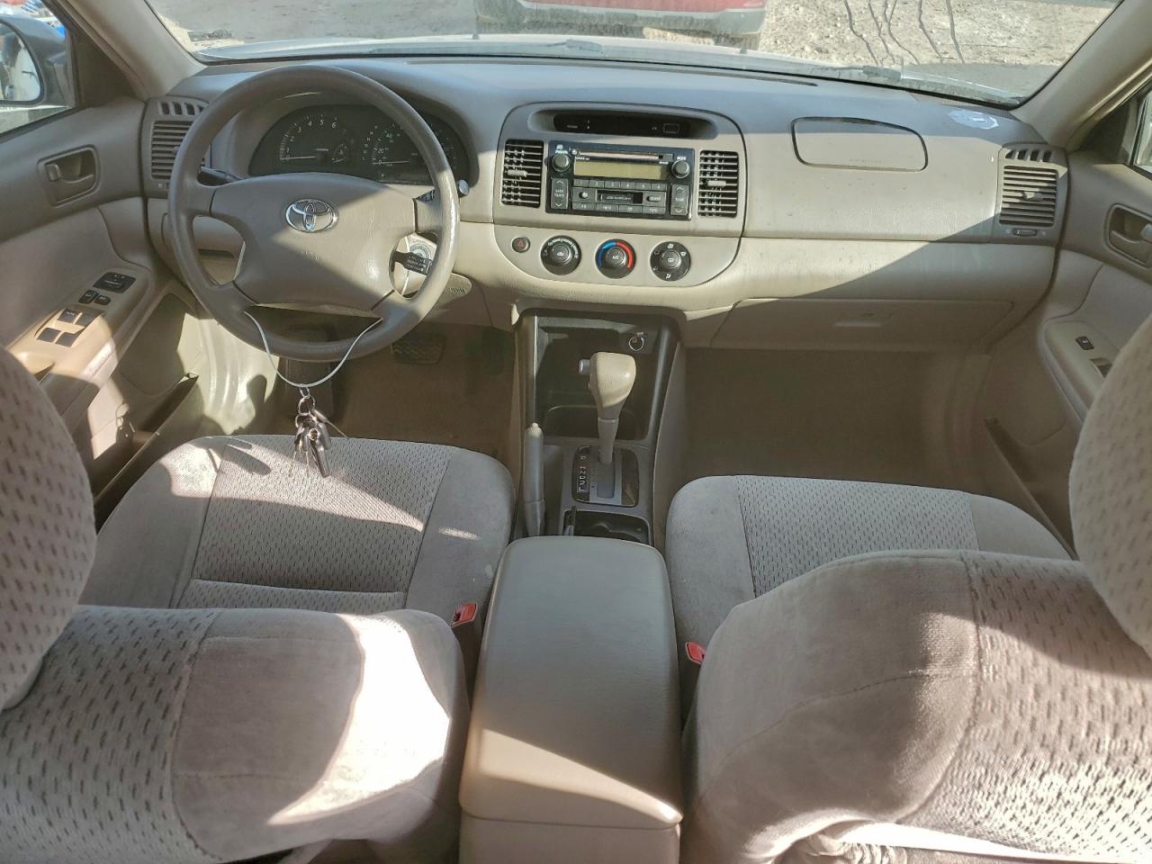 2004 TOYOTA CAMRY LE photo 8