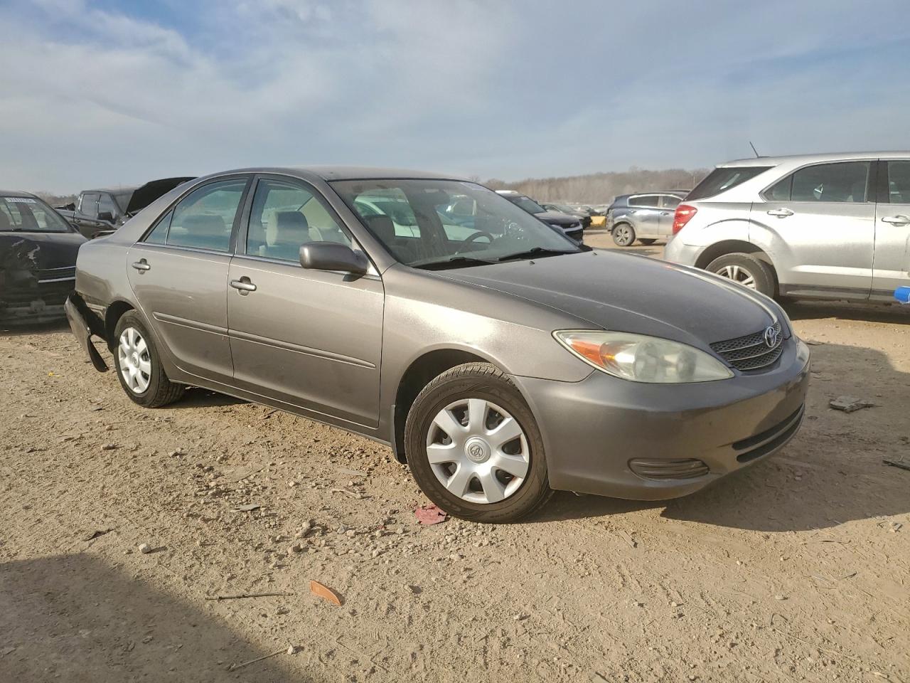 2004 TOYOTA CAMRY LE photo 4