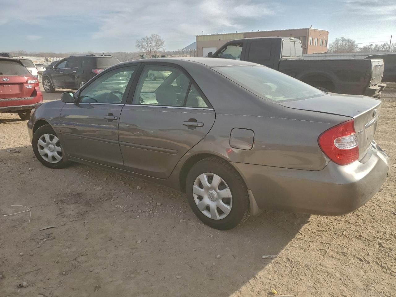2004 TOYOTA CAMRY LE photo 2