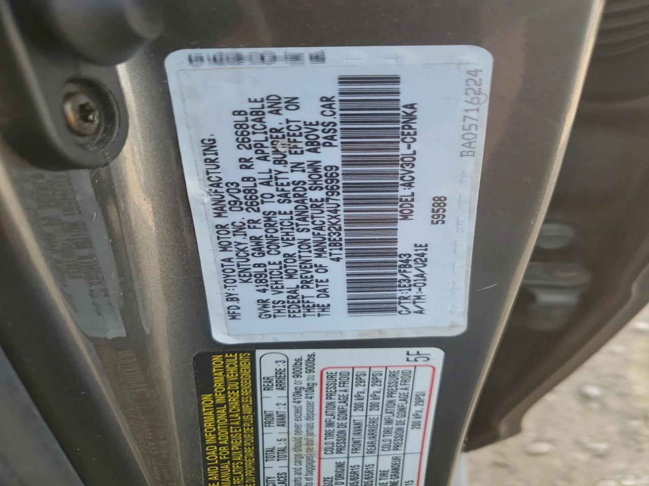 2004 TOYOTA CAMRY LE photo 12
