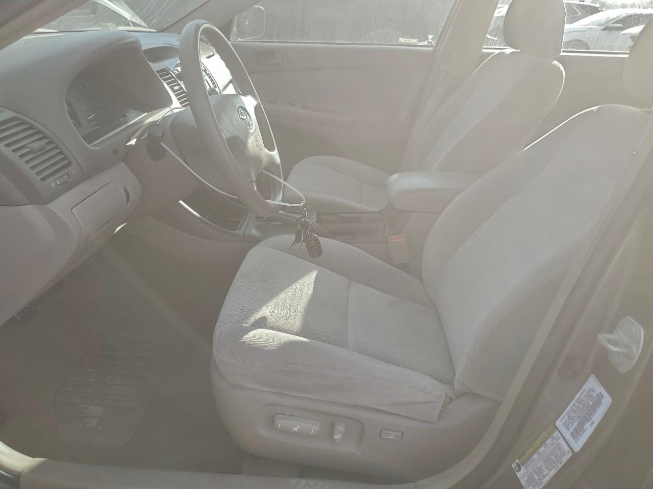 2004 TOYOTA CAMRY LE photo 7