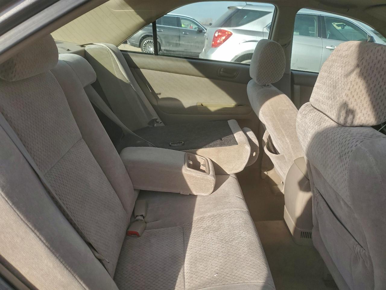 2004 TOYOTA CAMRY LE photo 10