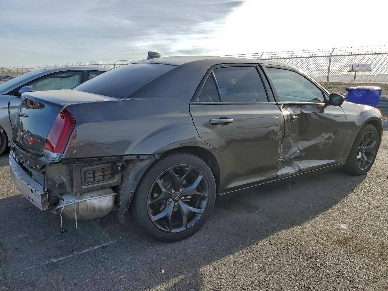 2023 CHRYSLER 300 TOURING photo 3