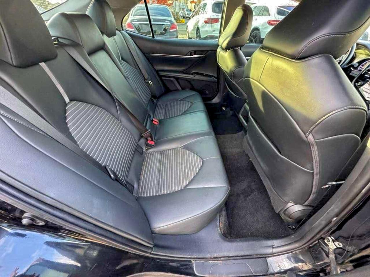 2020 TOYOTA CAMRY SE photo 6