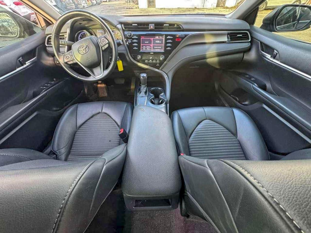 2020 TOYOTA CAMRY SE photo 9