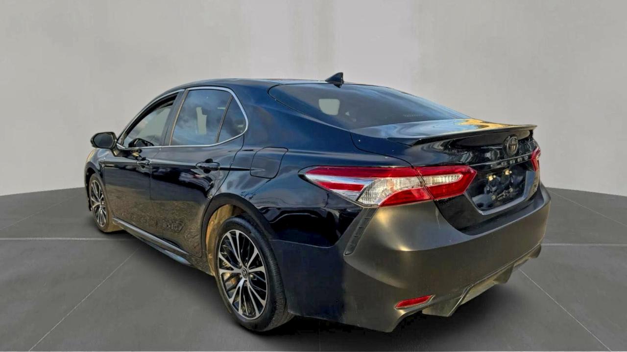 2020 TOYOTA CAMRY SE photo 3