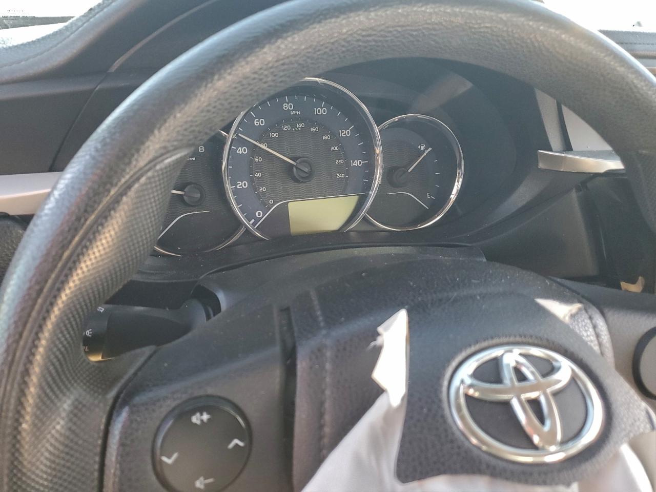 2015 TOYOTA COROLLA L photo 9