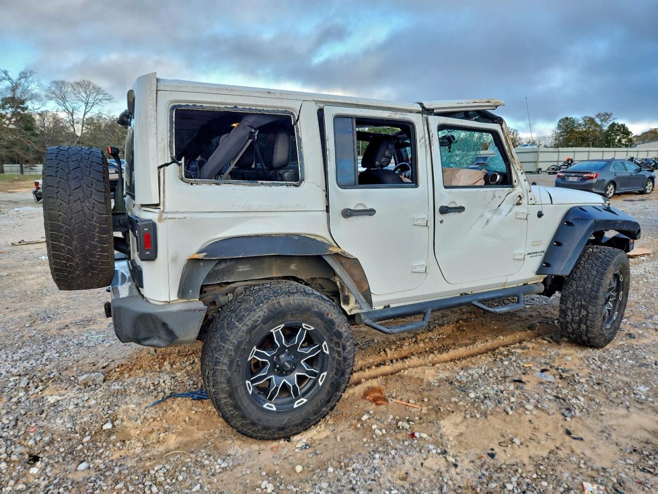 2013 JEEP WRANGLER UNLIMITED SAHARA photo 3