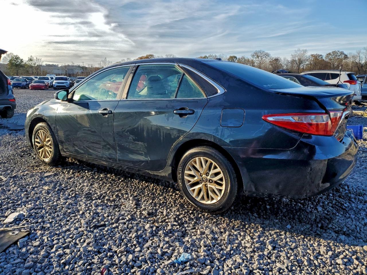 2017 TOYOTA CAMRY LE photo 2