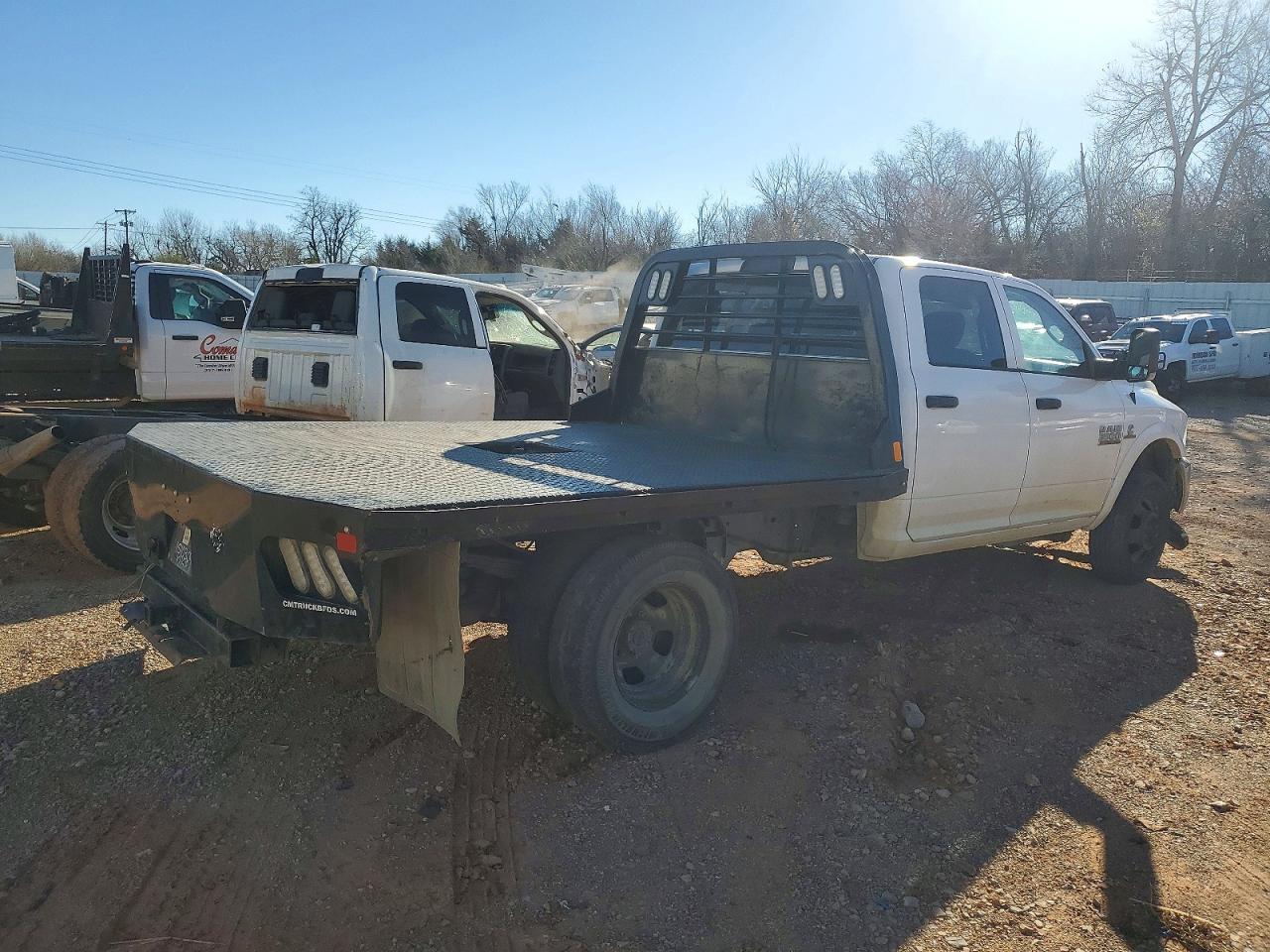 2018 RAM 3500 TRUCK CAB AND CHASSIS photo 3