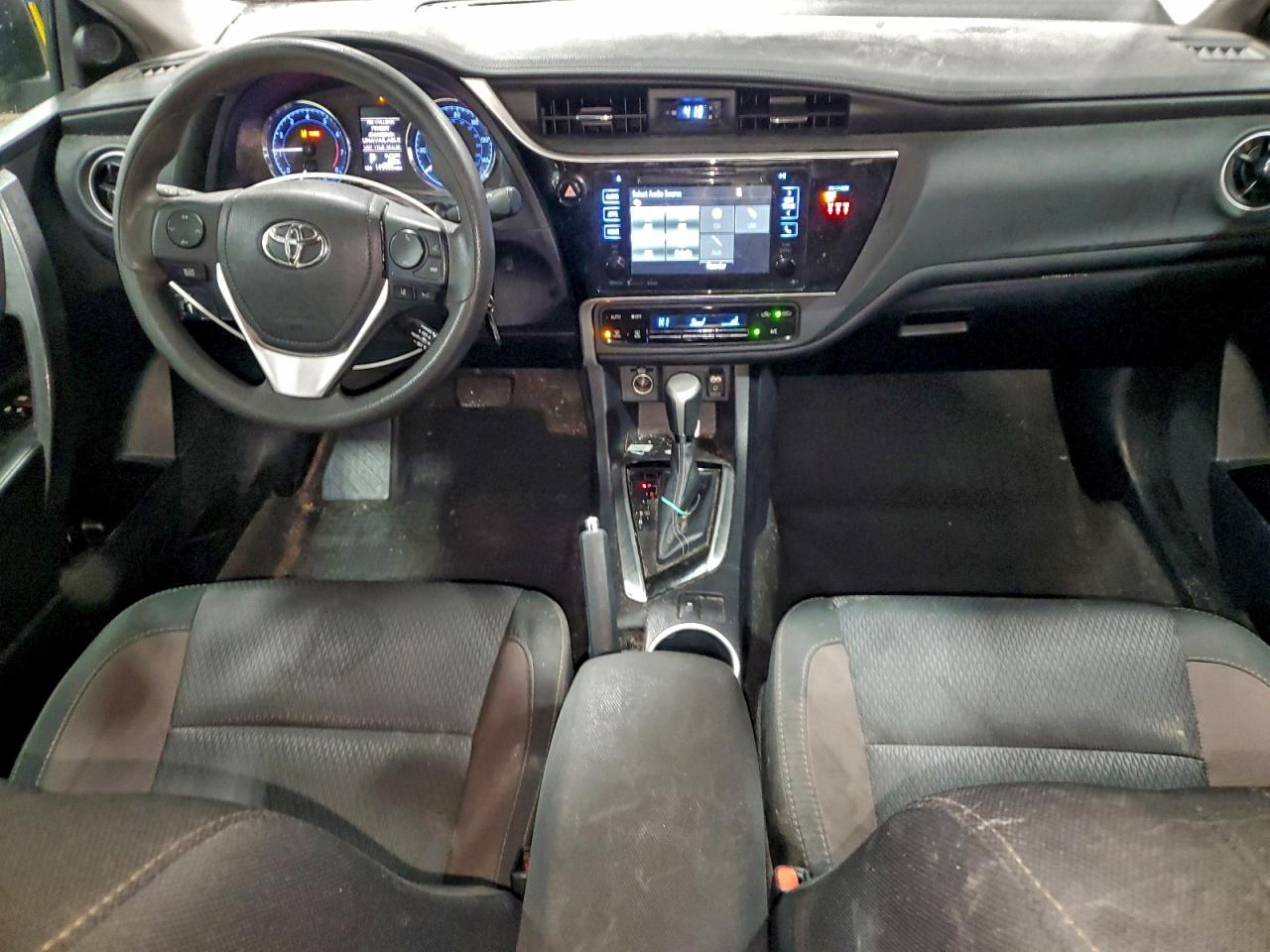 2019 TOYOTA COROLLA L photo 8