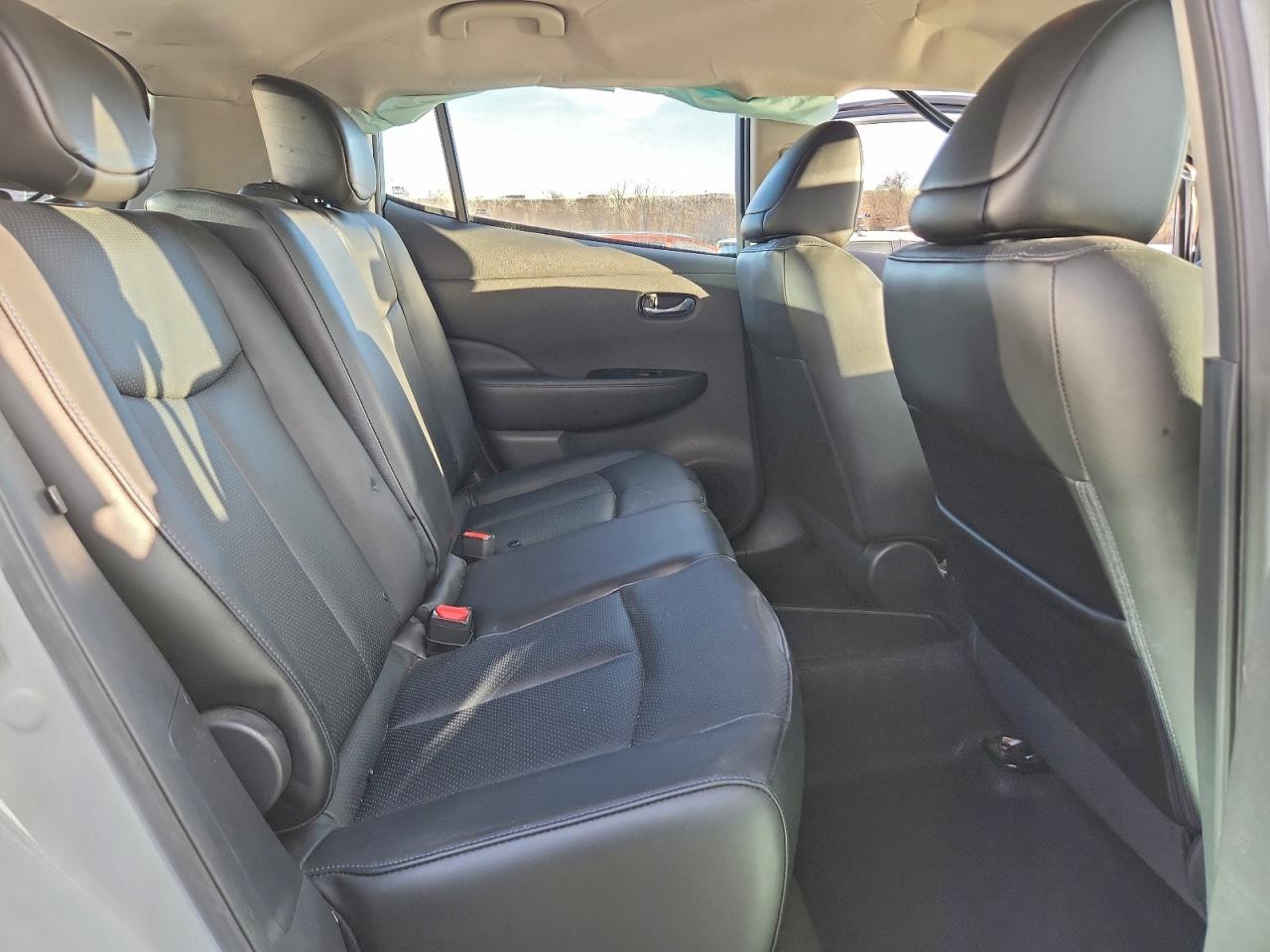 2016 NISSAN LEAF SL photo 10
