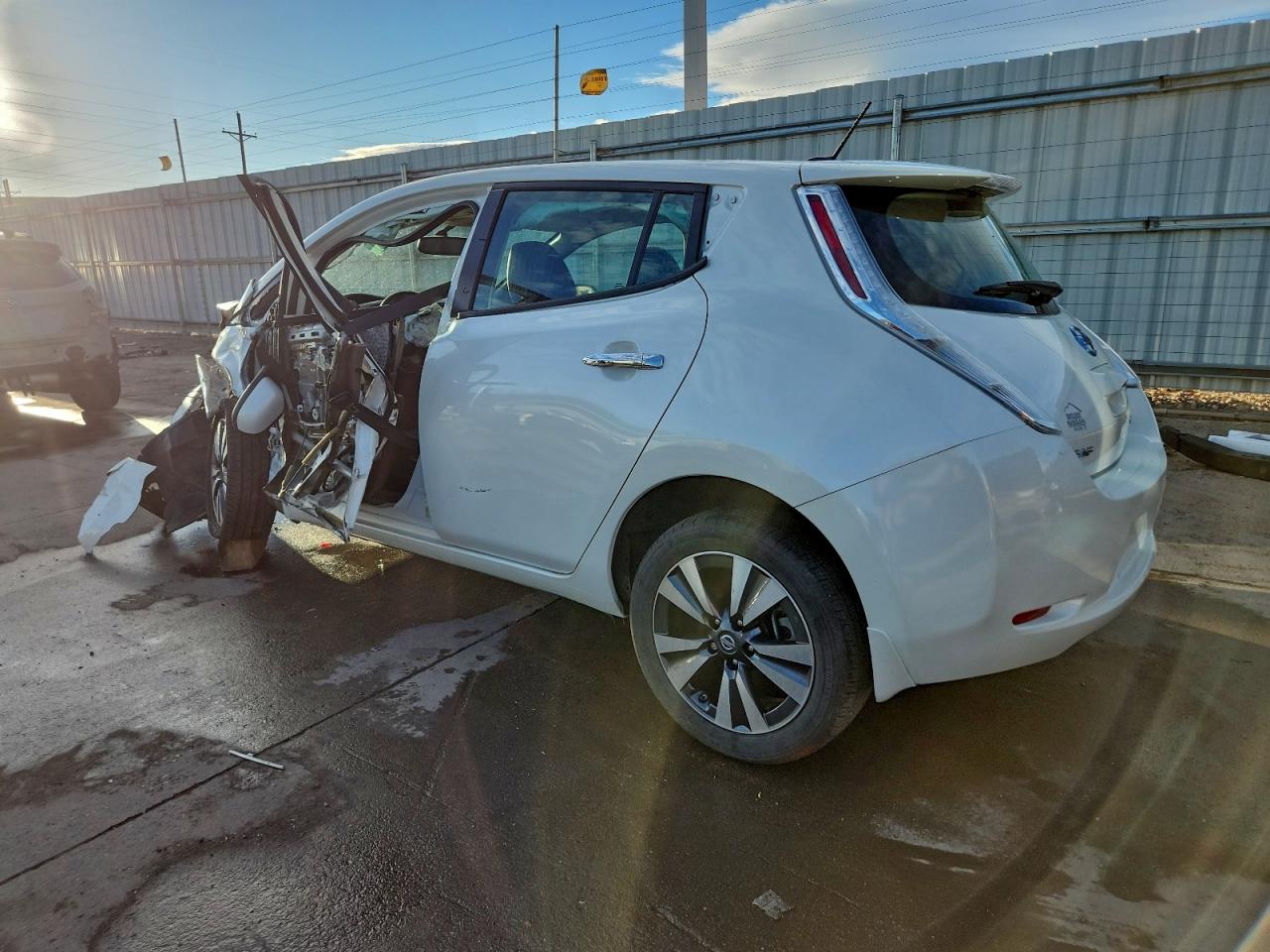 2016 NISSAN LEAF SL photo 2