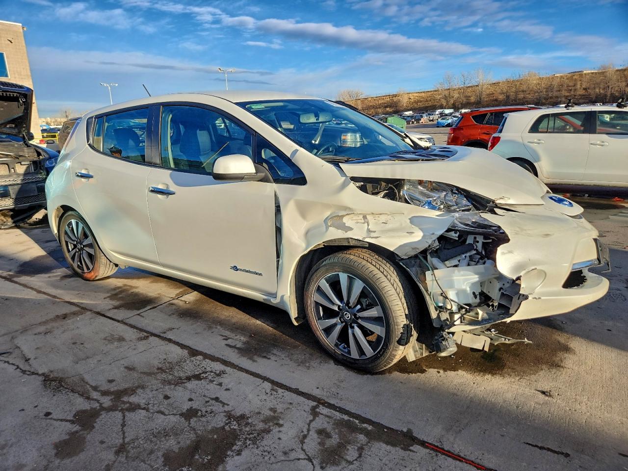 2016 NISSAN LEAF SL photo 4