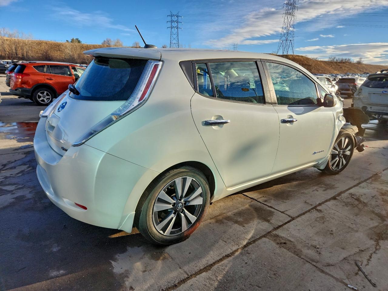 2016 NISSAN LEAF SL photo 3