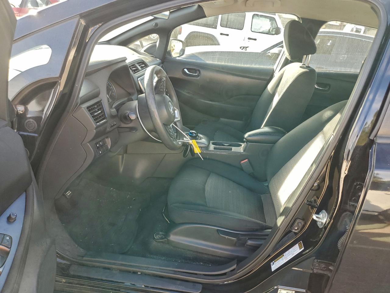 2019 NISSAN LEAF S photo 7
