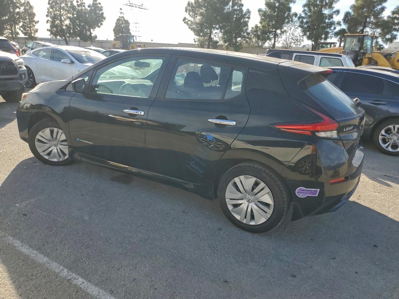 2019 NISSAN LEAF S photo 2