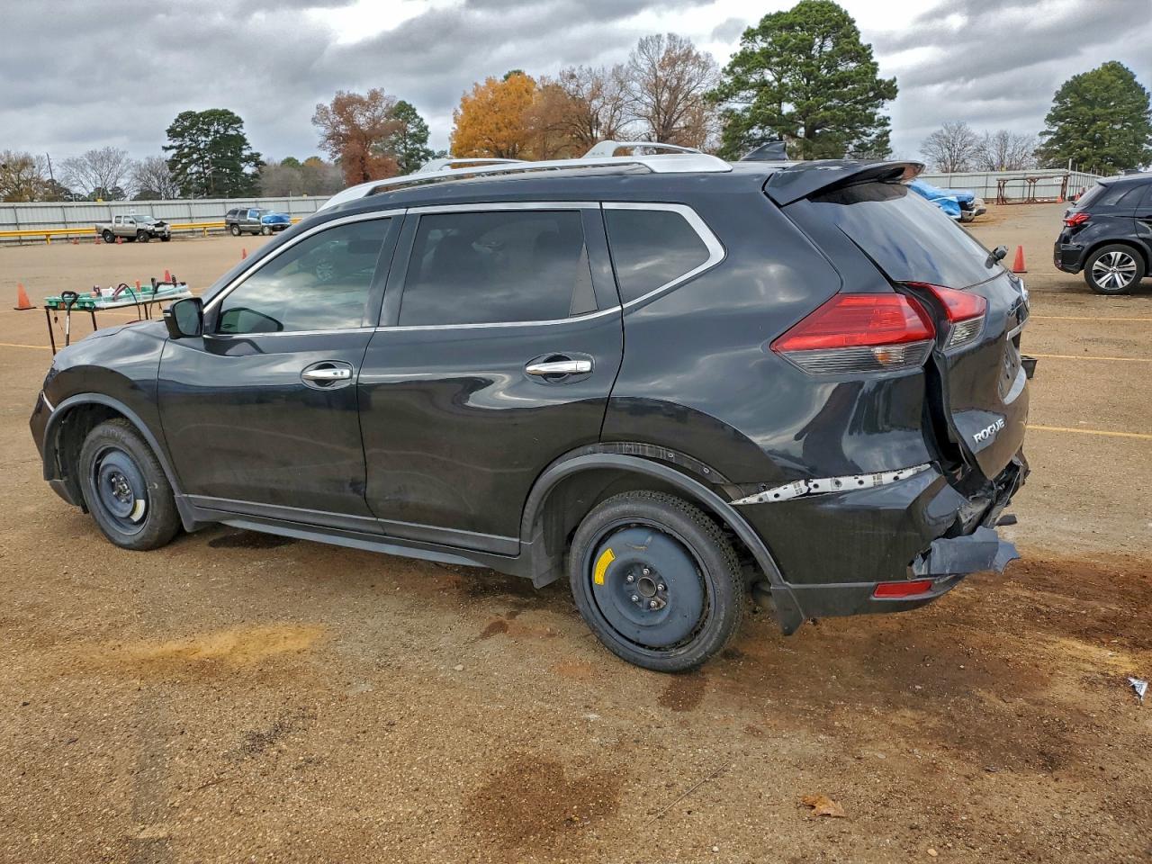 2017 NISSAN ROGUE S photo 2