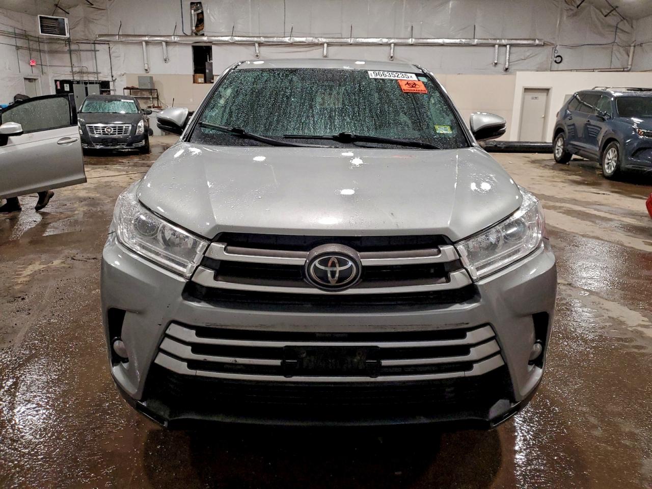 2019 TOYOTA HIGHLANDER LE photo 5