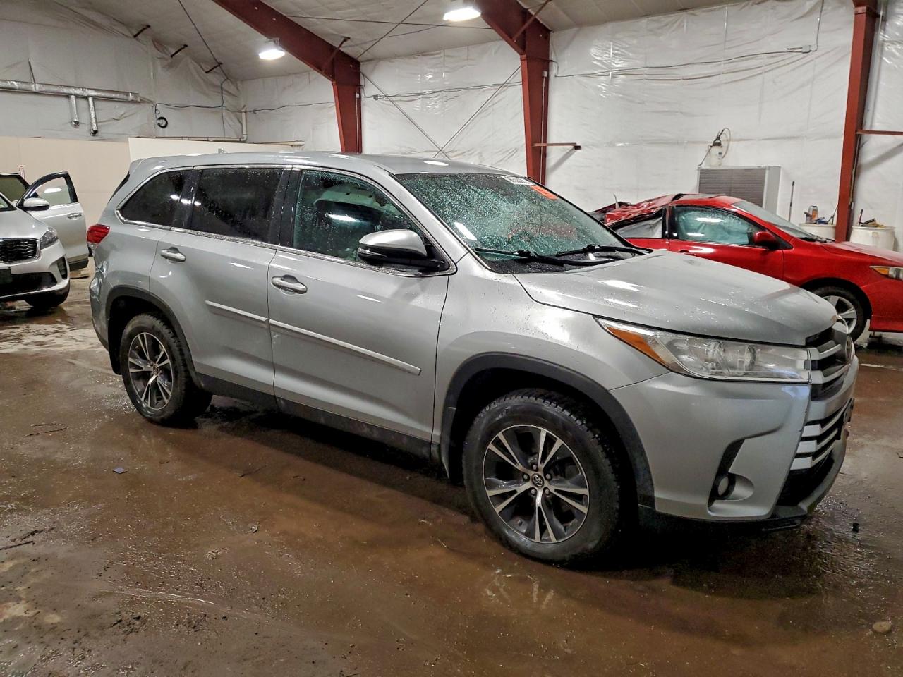 2019 TOYOTA HIGHLANDER LE photo 4