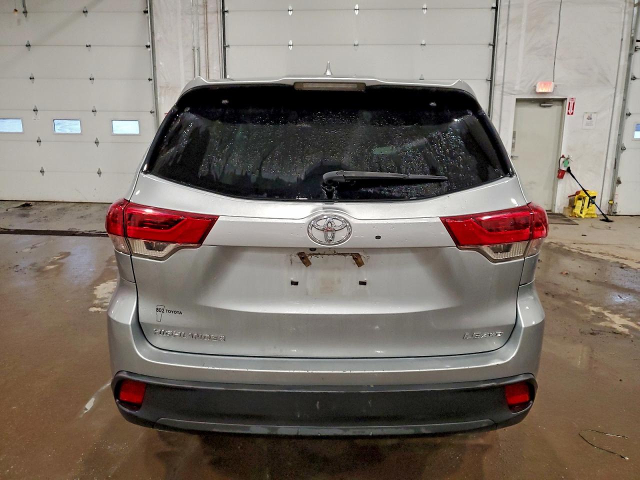 2019 TOYOTA HIGHLANDER LE photo 6