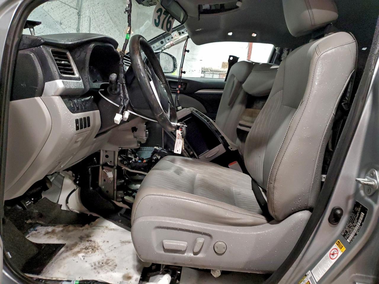 2019 TOYOTA HIGHLANDER LE photo 7