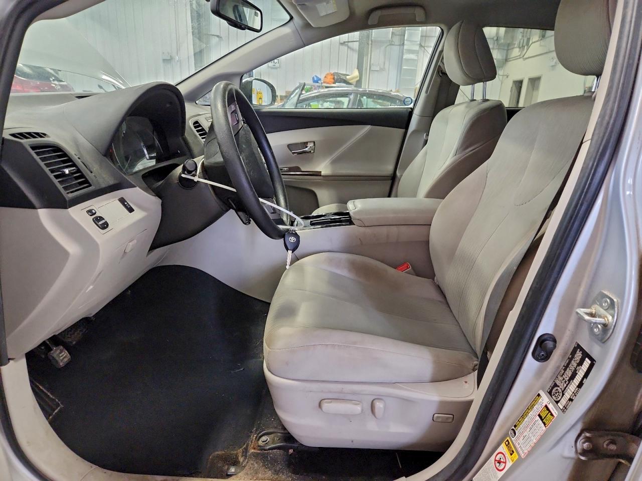 2011 TOYOTA VENZA photo 7