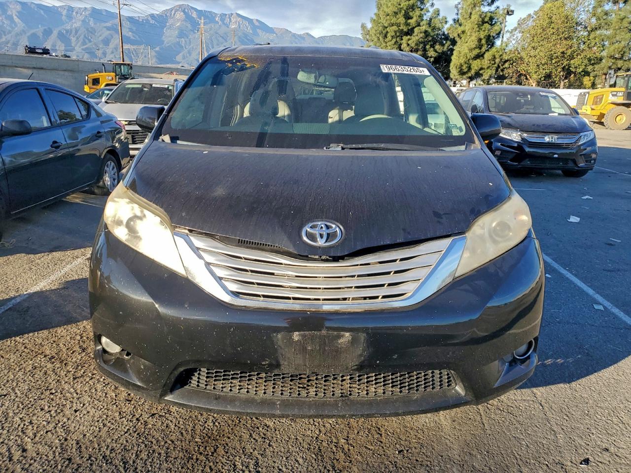 2014 TOYOTA SIENNA XLE photo 5