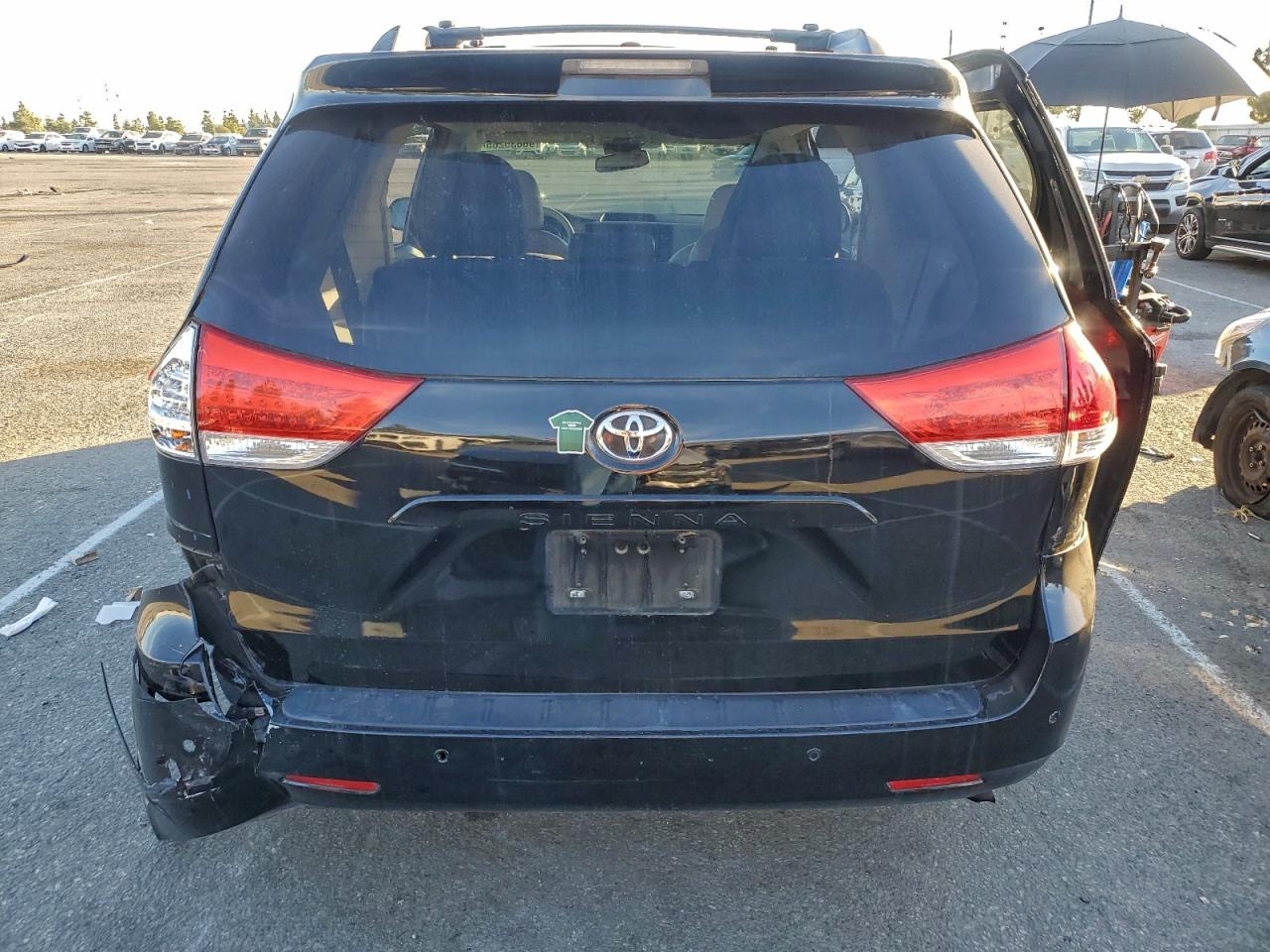 2014 TOYOTA SIENNA XLE photo 6