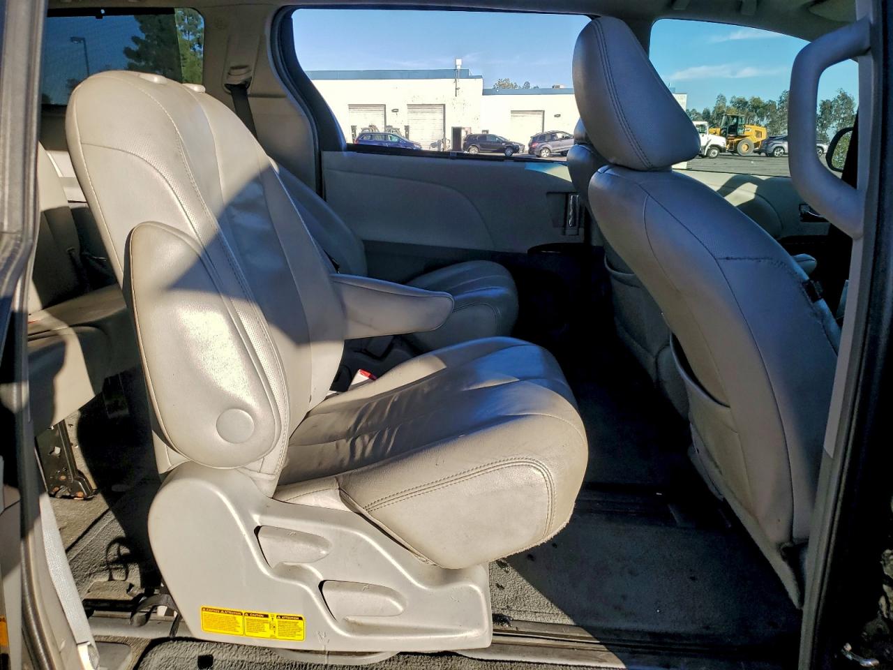 2014 TOYOTA SIENNA XLE photo 10