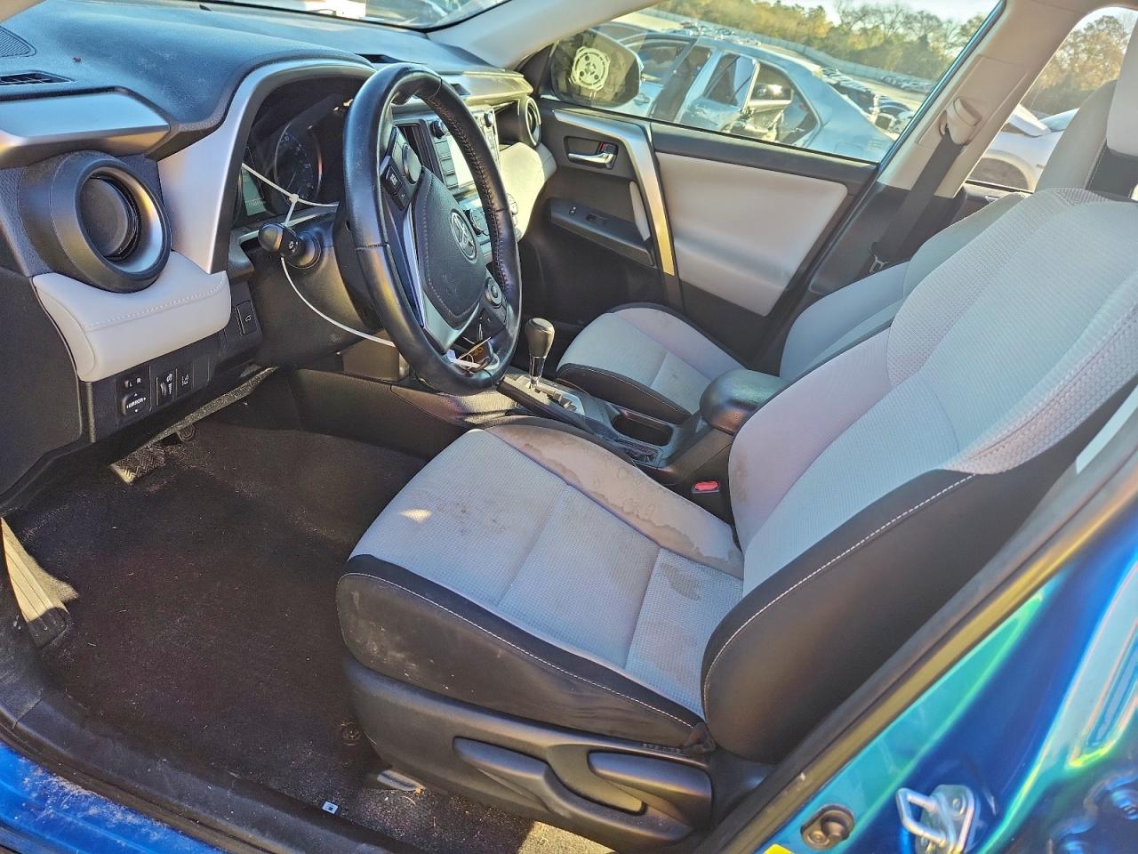 2017 TOYOTA RAV4 XLE photo 7