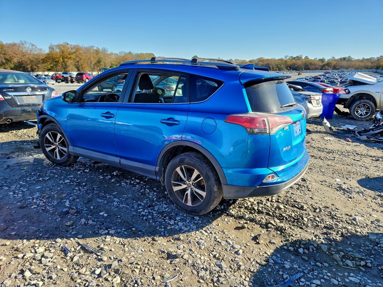 2017 TOYOTA RAV4 XLE photo 2