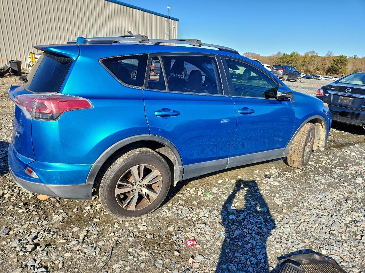 2017 TOYOTA RAV4 XLE photo 3