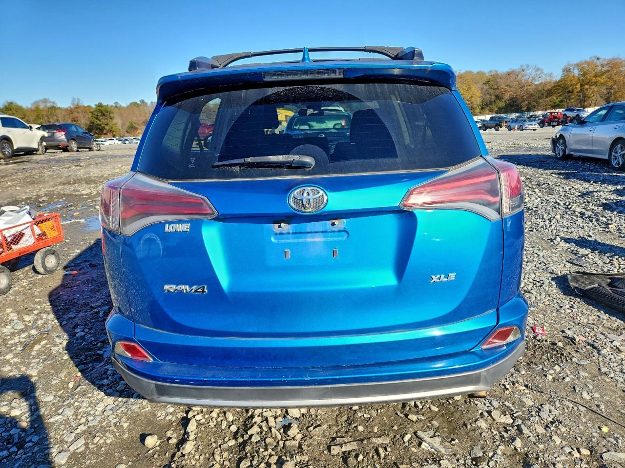 2017 TOYOTA RAV4 XLE photo 6
