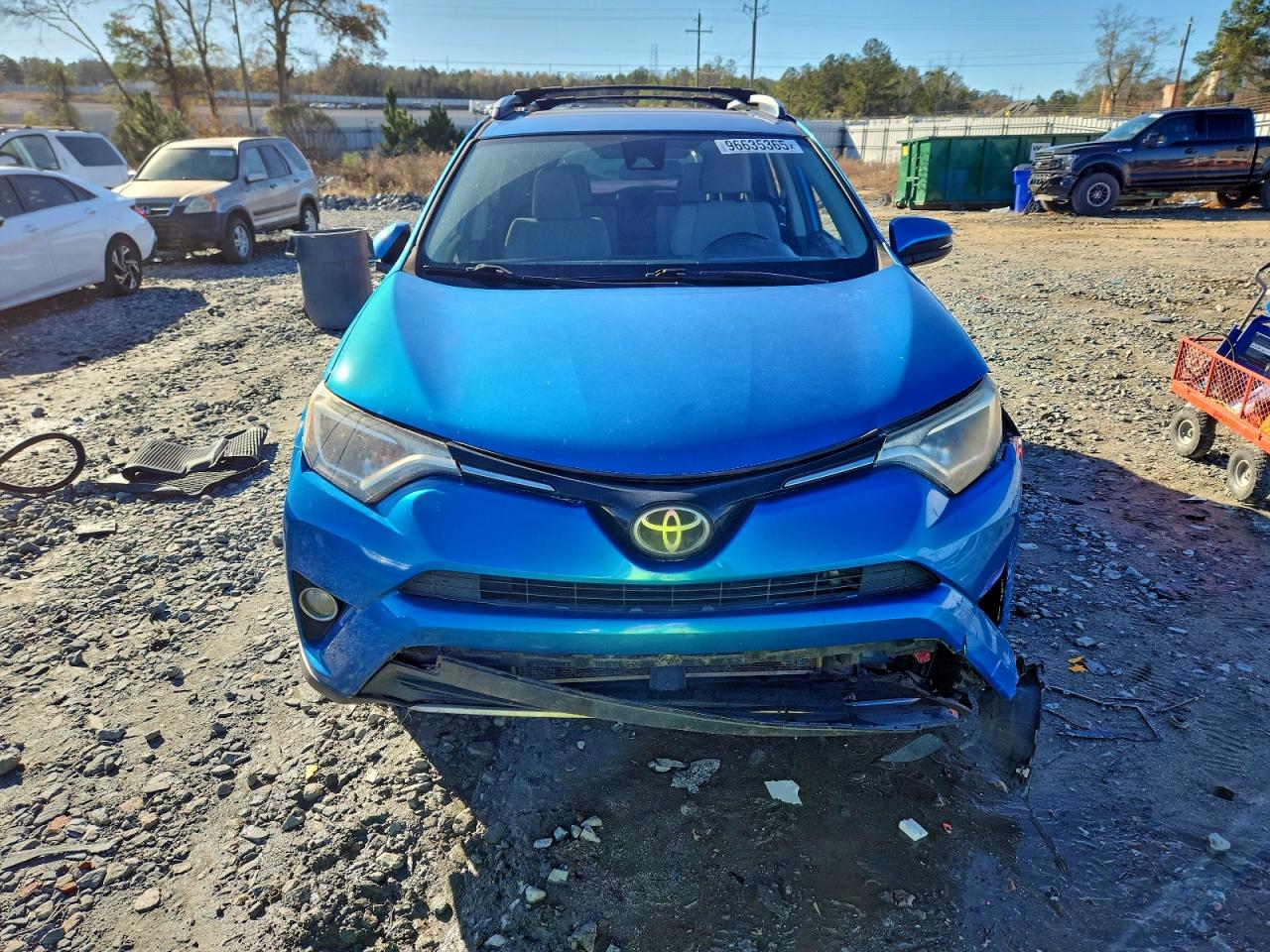 2017 TOYOTA RAV4 XLE photo 5