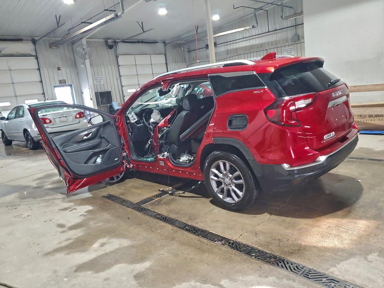 2024 GMC TERRAIN SLT photo 3