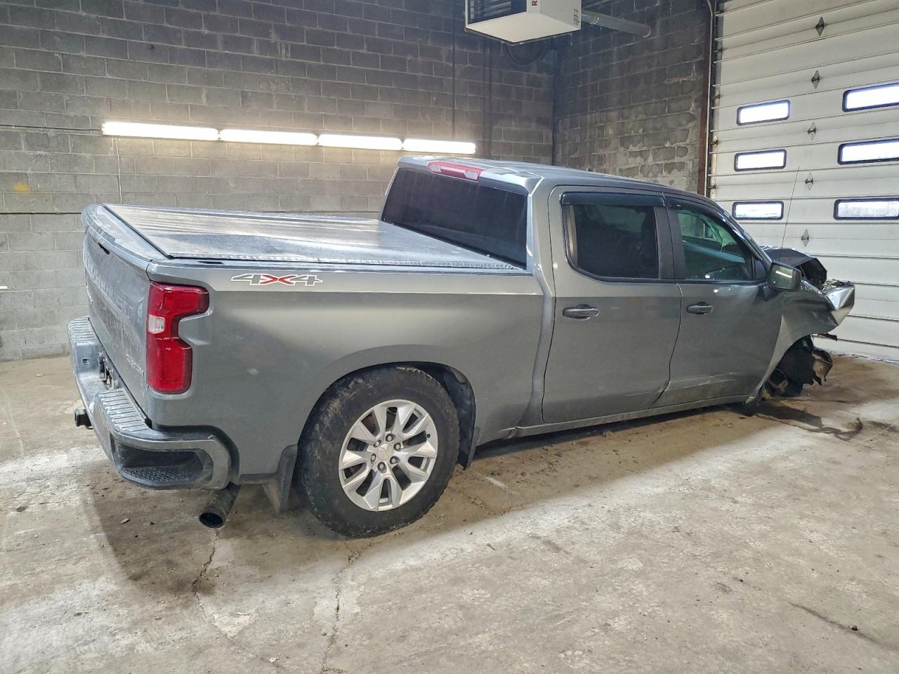 2021 CHEVROLET SILVERADO K1500 CUSTOM photo 3