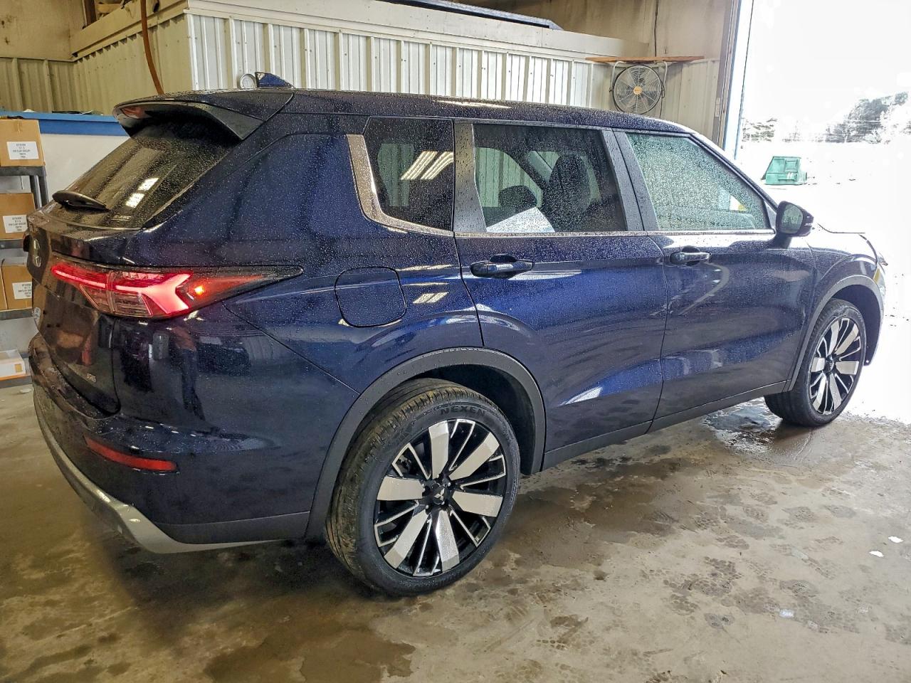 2025 MITSUBISHI OUTLANDER SE photo 3