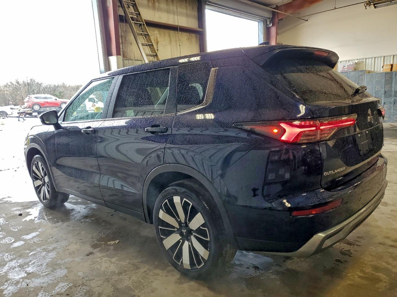 2025 MITSUBISHI OUTLANDER SE photo 2
